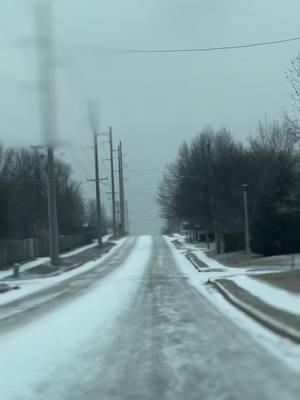 Creating a walk way. #engagemant #engagementontiktok #fypシ #snowyday #snow #shovelingsnow #clearingsnow #engagementtiktok #engagementmoment #arkansascheck #arkansassnowday #creatorsearchinsights 