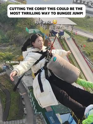 Have You Ever Tried Bungee Jumping Like This?😳 Tourist site in Chongqing offers "Cut-the-Rope Bungee Jumping," in which jumpers watch as the rope is cut. The experience is available for everyone aged 7 to 70.  #chongqing #DiscoverChina #trendinginchina #Bungeejump #重慶 #蹦極 #極限運動 #華夏focus