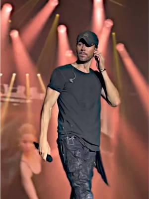 Bailando 🔥🔥 #enriqueiglesias #fyp #kingoflatinpop #concert #performing #singing @Enrique Iglesias 