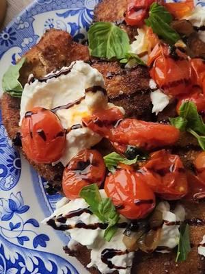 Chicken Cutlets with Burst Cherry Tomatoes and Burrata 🔥 #chickencutlets #EasyRecipes #italianfood #cutlets 