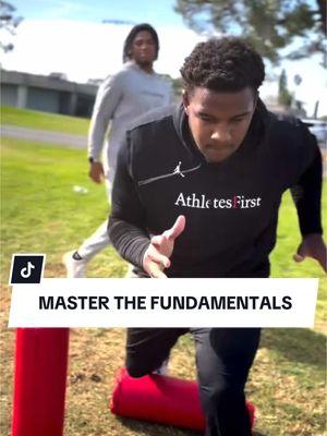 Master the fundamentals 📝 . . . #linebacker #linebackers #linebackertraining #linebackerdrills #offseasontraining #CollegeFootball 