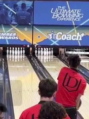 #fyp #explorepage #twohandedbowling #CollegiateBowling #viral #trending #strike #davenportbowling 