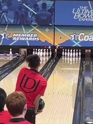 Bowling is F.U.N😃  • • • #fyp #explorepage #twohandedbowling  #CollegiateBowling #lasvegas #viral #trending #strike #davenportbowling #southpoint 