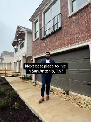 New York styled Townhomes for sale in San Antonio, TX - Location is the main benefit along side, gated community and modern homes 🙌🏽 7 minute drive to La Cantera Mall & 2 min drive to HEB+ Price : $418k / Payments $3k / Down payment : $14,000 / No closing cost Schedule 1 on 1 call with me to take advantage of these homes! Book a call using the website in our bio! #sanantoniotxhomes #sanantoniotxhouses #sanantoniorealestate #texasrealestate #newyork #townhomes #lacanteramall #therim #gatedcommunity #sanantoniorealtor #movingtotexas 