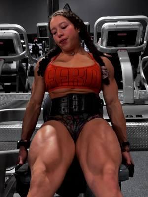 Quadriceps exercise #musclegoddess #carolynemarquez #fitness #fyp #follistatin344 #superhero #ems #garmclinic #minicircledna  #glutes #glutegoddess #hourglassfigure 