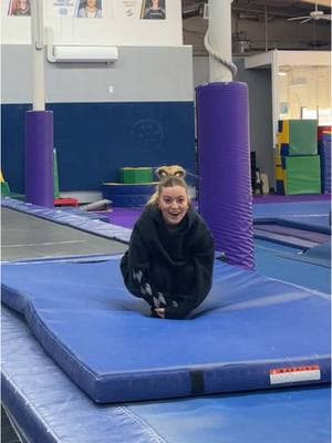 Tumble track is the only way to warm up these days🥶❄️🧊 #gymnastics #training #Vlog #dayinthelife #tumbling #tips 