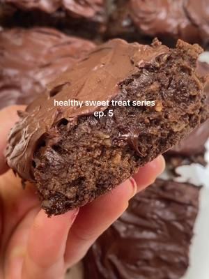 Recipe link in bio 🥰 #brownies #healthy #healthybrownies #avocadobrownies #dairyfree #blender #EasyRecipes #baking #homemade #veganbrownies #healthier #veganbaking #glutenfree #chocolate #frosting 