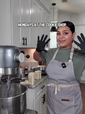 We usually work about 6-7 hours a day on Mondays and Tuesdays to get all 500 cookies baked and ready to get shipped out on Wednesday. This work schedule works perfectly for us even though it is non stop work the whole day but then after we drop off packages on Wednesday we are pretty much off until Monday. What does your baking schedule look like?  . . CLASSES AND RECIPES AVAILABLE ON OUR SITE  🍪 Comments “learn” to get the link 🔗  . #cookies #baking #baker #cookieclass #cookiemonster #cookielover #entrepreneur #entrepreneurship