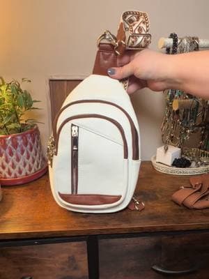 Travel crossbody #crossbody #traveltiktok #traveltok #travelbag #travelinspo #travelbackpack #travelcrossbodybag #crossbodybag #giftidea #minitravelessentials #travelessentials #travelessential 