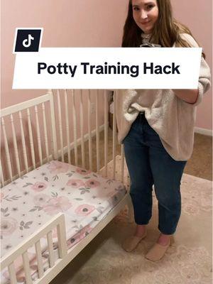 This is a genius mom & dad hack for potty training! Layer sheets with puppy pads or medical pads to avoid having to change their sheets in the middle of the night! #mom #momhack #pottytraining #toddlertips #parenthack 