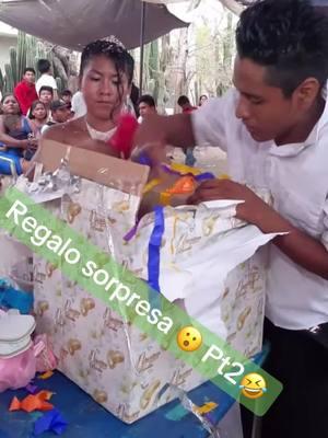 Porque avienta los dulces así 🤣🤣🤣#boda #mexico🇲🇽 #regalo #sorpresa #guatemalacheck #mexicanos #padrinos #cdmx #guerreromexico #regalosorpresa #fiesta #fieston #enojado #niños 