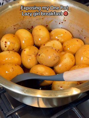 My favorite soy sauce braised eggs for breakfast when im lazy… #food #eating #mukbang #egg #EasyRecipe #cooking #breakfast #LifeHack 