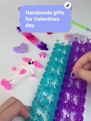 If you were sent this, then this is your sign that you NEED to make something cute for your bestie for Valentines Day! 👀 Such as… any of the amazing charm and bracelet designs in this video 💕 📌 Designs: Rainbow Loom Puppy Love by MarloomZ Creations; Mini Mural hart (heart) by Eveline Maureen; Love Lock Bracelet design by loomiemama (IG), hook only tutorial by AmandaandMonica Rloomy; Lovely Heart Charm by Feelinspiffy; Rainbow Loom Heart Charm by Rob from Justin’s Toys; Rainbow Loom Valentines Rose Charm design by Tina Wood, tutorial by Justin’s Toys ❤️ #rainbowloom #handmadejewelry #kidsjewelry #handmadecharms #kidscrafts #ValentinesDay 