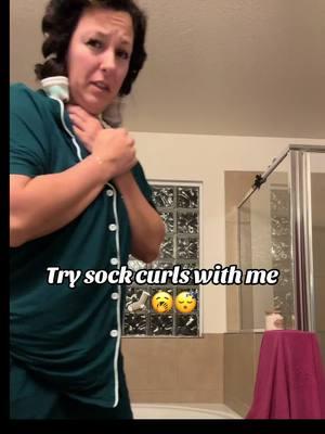 Share your tips! Do I try 4 socks? Do we call this a win? #heatlesscurls #sockcurls #morningvlog #MomsofTikTok #strictmom #millennials 