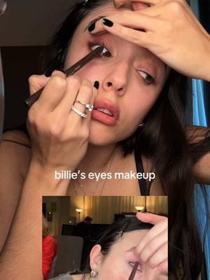 Primeiro passo: tenha os olhos azuis da billie 🌝  #billieeilish #makeup #tutorialdemaquiagem #makeuptutorial #fy #fyp #fybrasil 