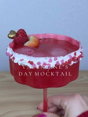 Valentine’s Day mocktail 😍 #ValentinesDay #galentines #valentines #asmr #valentinesdaydrinks #mocktails #galentinesparty 