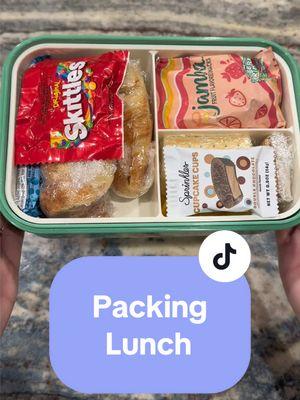 What healthy sides do you like to put in your lunch? #lunch #packinglunch #chickensalad #croissant #sandwiches #husbandwife #couple #food #shelshelshelshel  