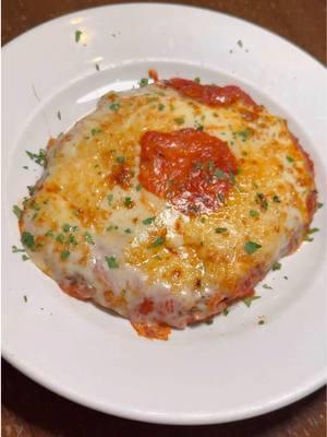 It might not be Pennie's raining from heaven but this chicken parm is definitely sent from above 😍  #chickenparm #parm #chickenparmesan #chickenparmigiana #parmigiana #parmigiano #chickencutlet #tomatosauce #italianrestaurant #italianstyle #italiansdoitbetter #italianfood #italiano #queensnyc