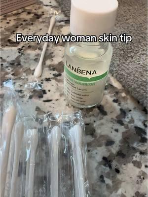 Those irritating chin bumps #dayinmylife #skincare #clearskin #lanbena #fyp #beauty #cheflife #everydaywoman 