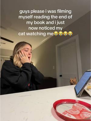 i have genuinely been laughing at this video for 10 min #fyp #BookTok #catsoftiktok #plottwist #books 