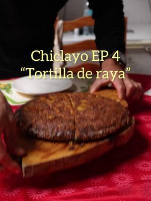 Tortilla de raya  Hace unos años este plato fue considerado uno de los peores de nuestra gastronomía y buen Chiclayano tenía que demostrarles lo contrario. La señora Charo es una maestra cocinera de mi tierra y en este video nos enseña a preparar la tortilla como tiene que ser ! Si quieren probar este manjar en pimentel vayan a visitar a mi tía.  Buenazo !  #chiclayo #tortilladeraya #stingray #comidachiclayana #rodrigofernandini #buenazo 