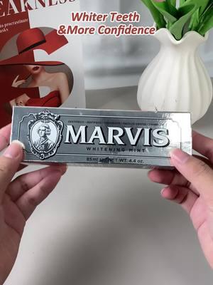 Marvis toothpaste 🦷#fyp #itsilanfarma #itsilanfarmacia #farmacia #italianproducts #whiteningthatworks #whiteningstrips #whitenightoothpaste #spotlight 