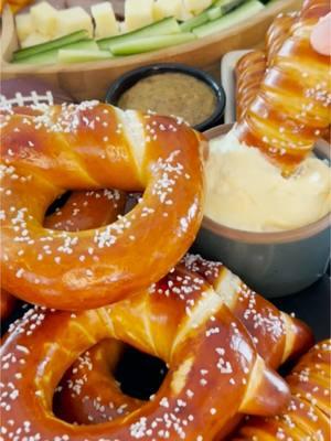 🥨✨Nothing says comfort like warm, soft pretzels on a cozy day. Pair them with your favorite dips, sprinkle on some gourmet salt, and enjoy the ultimate snack for snuggling up—because soft pretzels make everything better. Shop now! ➡️esprovisions.com #pretzellove #esprovisions #loveeverybite #softpretzels #pretzels #pretzellover #pretzellove #pretzelbites #softpretzel #simplesnacks #snackingtime #snacktime😋#laeats #chicagoeats #nyceats #phoenixeats #bostoneats 