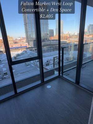 Check out the floor to ceiling windows in the den space… perfect for a home office 👌🏼  #chicago #fultonmarket #westloop #westloopchicago #apartment #apartmenttour #highrise #floortoceilingwindows #den #office #balcony #apartmenthunting #apartmentliving #realestate #luxury #luxuryliving #luxuryrealestate #luxuryapartment #chicagorealtor #chicagorealestate  #convertible #pool #gym #chicanotiktok 