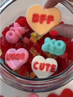 Valentine’s Day candy salad 💕 I think this is my best one yet! 😍 #ValentinesDay #candysalad #HolidayTreats #candy 