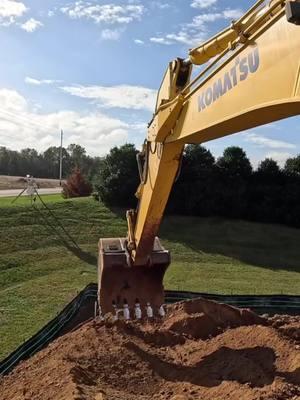 komatsu on site 🔥  #foryou #fyp #foryoupage #gartmanlandscapingandexcavation #excavation #landscape #chattanoogaexteriors #chattanooga #landscapes #bluecollar #bluecollarlife #CapCut 