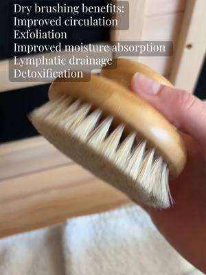 Have you tried dry brushing before the sauna or shower? 2025 is all about working with my body to naturally feel better and I love this brush! #drybrushing #drybrush #sauna #lymphaticdrainage #TikTokShopLastChance #TikTokShopNewYearNewAura #spotlightfinds #ttslevelup #tiktokshoploveatfirstfind #tiktokshopjumpstartsale #ttsdelightnow #giftguide #CapCut 