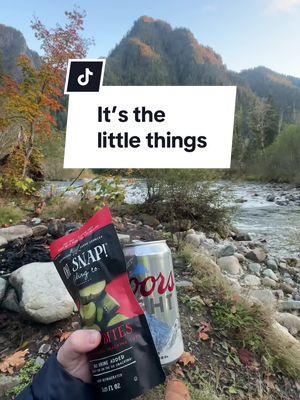 It’s the little things 💅  @Harley Laroux #outdoorsy #smut #smuttok #outdoorsygirl #cozycamping #womenintheoutdoors #womenwhohike #BookTok 