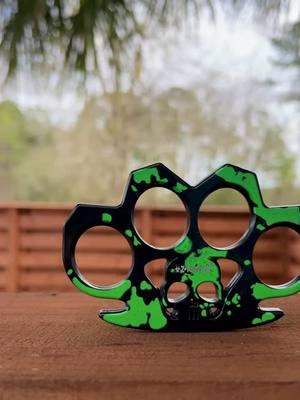 #brassknuckles #fyp #bladesforbabes #selfdefense #knifecollector #protection #selfdefense #protection #hobby #knifetok 