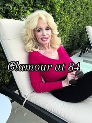 How to stay glamorous with Linda Honeyman. #glamour #glamor #advancedstyle #dolly #dollyparton #beautysecrets #lifehacks 