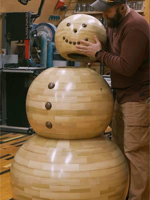 Did you watch it yet?! I just dropped a new build video yesterday! 700+ pieces of wood to make this beast, 6’ tall including the hat, generating 120lbs of sawdust. That’s the numbers, now go watch 😁. #woodworking #snowman #segmented #segmentedwoodturning #powercarving 