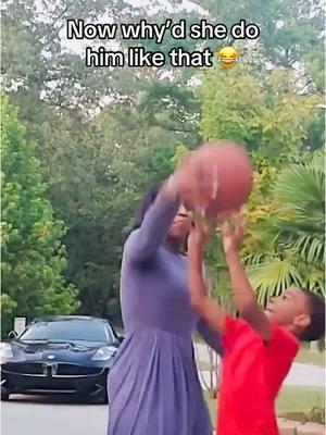 (via lesleygadson/IG) #basketball #1on1 #kidsoftiktok #mom 