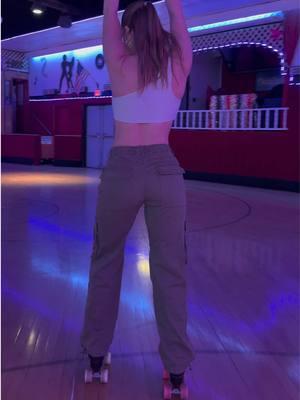 Move ya body girl🩷✨🛼 #skating #rollerskating #skatergirl #ninasky #rnb 