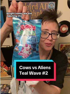 Opening a newly released Teal Wave Cows vs Aliens this Tuesday 🐮👽 #cowsvsaliens #cowsvsaliensunboxing #cowsvsaliensblindbag #catsvspickles #vsworld #unboxing #letsopen #blindbag #specialinterest #weirdalmond #AlmondOpens @VSWorld  