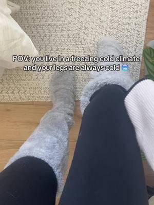 Perfect for my freezing legs ❄️🙏🏼 #coldweather #fuzzylegs #legwarmers #warmup