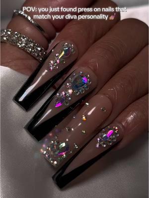 These nails are definitely giving glamorous ✨ #pressonnails #longnails #viralnails #nailinspo #nailideas #rhinestonenails #nailsoftiktok #whitenails #blacknails 