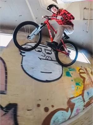 @Tommy Zula avoiding the winter weather @mikesbikepark #dkbicyles #dkbike #rideDK #bmx #dkbikes #dirtjumper #dkbicyle 