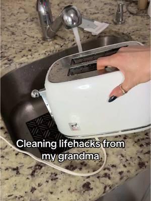 Cleaning lifehacks from my grandma #cleaning #cleaninghacks #cleaningtips #KitchenHacks #kitchentips 