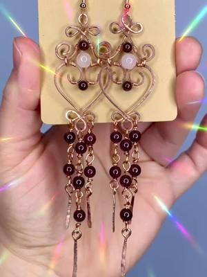 These are handmade wire wrapped copper chandelier heart earrings made with rose quartz, and garnet gemstone beads. These are very lightweight, are 5 inches long, and 1 inch wide. Find these in my shop! 🌸 #handmadejewelry #copper #wirewrappedjewelry #sollunaalchemy #rosequartz #garnet #crystalearrings #copperjewelry #metalwork 