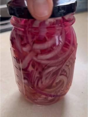 Pickled onions Recipe 🧅#pickledonions #pickledonion #pickledonionrecipe #pickledonionsrecipe #EasyRecipe #Foodie #kitchenhack #pickletok #picklerecipe #foryou #fypシ #goviral 