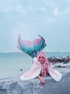 Just a mermaid enjoying a flurry! ❄️ #winter #snow #flurry #mermaid #queenarielleoftherealm #mermaidtail #merlife  #merfolk  #merpeople #mermaiding #floridamermaid 