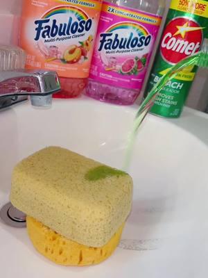 This 🍑 combo 😍😮‍💨 YALL !!!  #cleaningcombos #squeezingsponges #fypシ゚viral #peachfabuloso #watermelonfabuloso #sinkscrub #sinkplay #suds 🫧