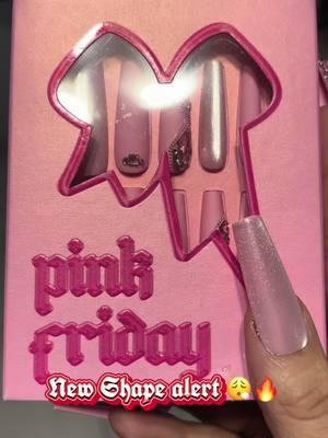 New week new slay! As previously posted I have used this style previously BUT NEW SHAPE! I’m not gone lie this shape looks soo good! I love this set! @Nicki Minaj @Pink Friday Nails #pressonnails #pinkfridaynails #mogulheiress #coffinshape #xl #pressons 