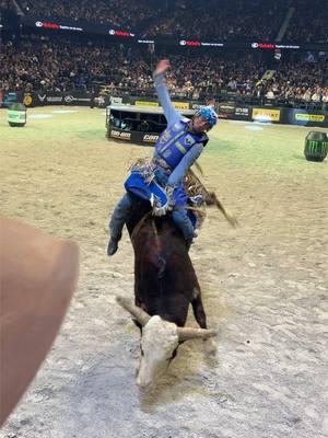 Anderson de Oliveira brought his A-game to Chicagoland! 🤜 #pbr #utb #bullriding #chicago 