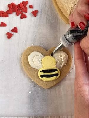 🐝❤️❤️The cutest bumblebee #MustBeeLove cookie for Valentine's Day cookie ideas little hearts 🐝❤️❤️ #valentine #valentinesdaycookies #vdaycookies #cookieideas #hearts #seasonoflove #lovers