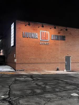 Check out this awesome #indoorsports complex in #livonia . Housed in a former YMCA, @LivoniaAthleticDistrict has over 95,000 sq ft. The facility has 4 indoor #pickleball courts, 10 outdoor pickleball courts that were just installed last fall, 2 artificial turf fields, plus a kids arcade & more. They host leagues, camps, tournaments, and drop-in activities. 